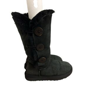 UGG Bailey Button Triplet Boots black size 6 in very good condition